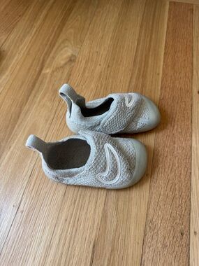 Nike infant swoosh 1 “phantom cast grey” baby size 5c